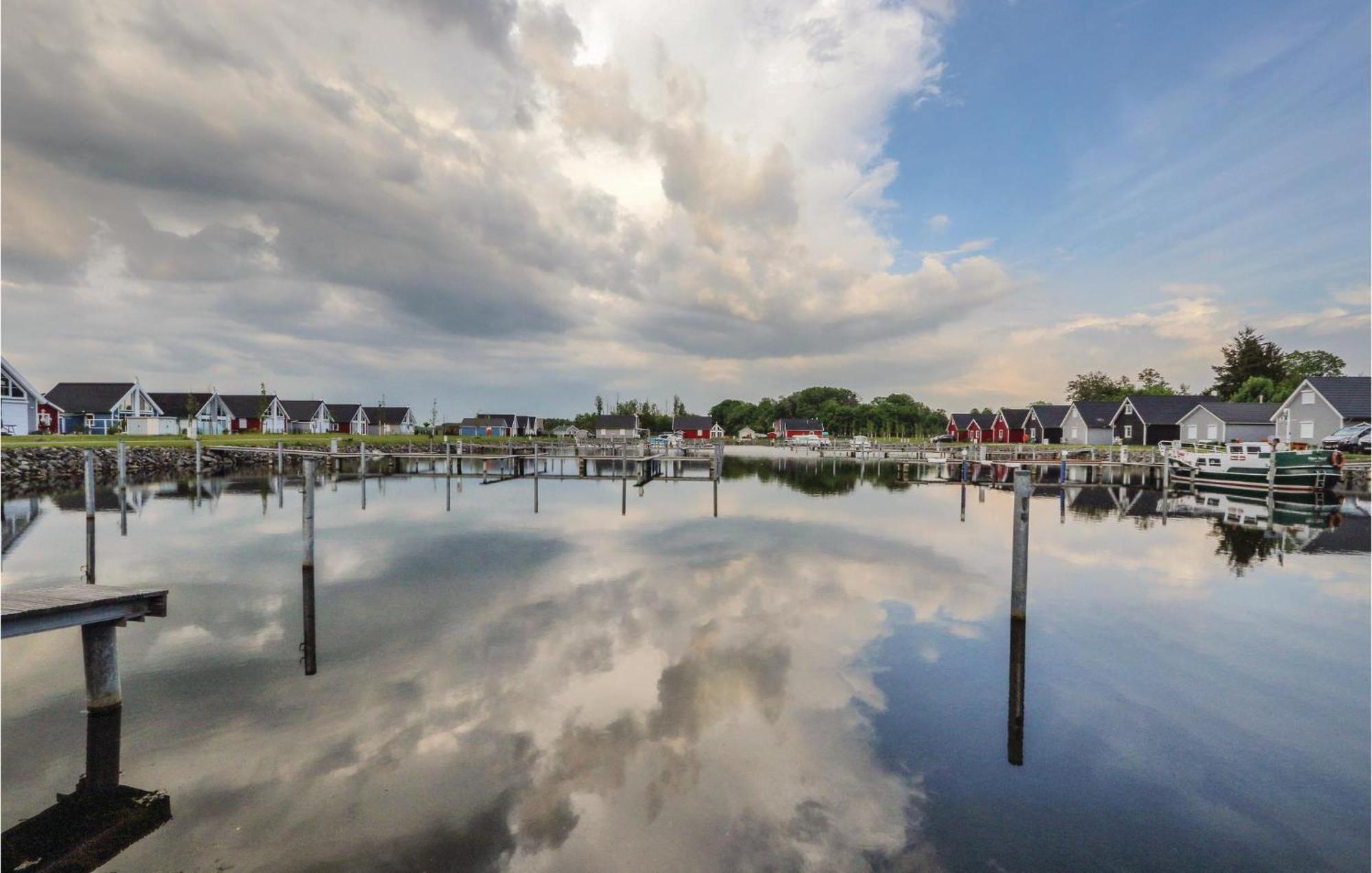 Beach Front Home In Zerpenschleuse With Wifi Bagian luar foto
