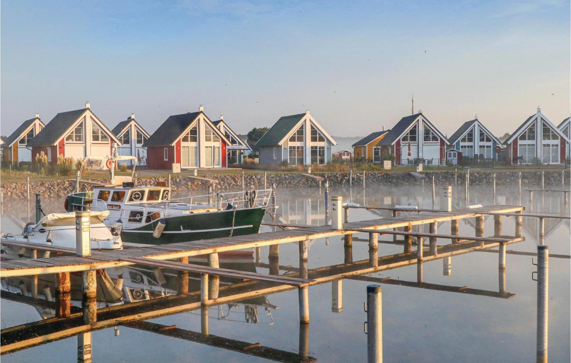 Beach Front Home In Zerpenschleuse With Wifi Bagian luar foto