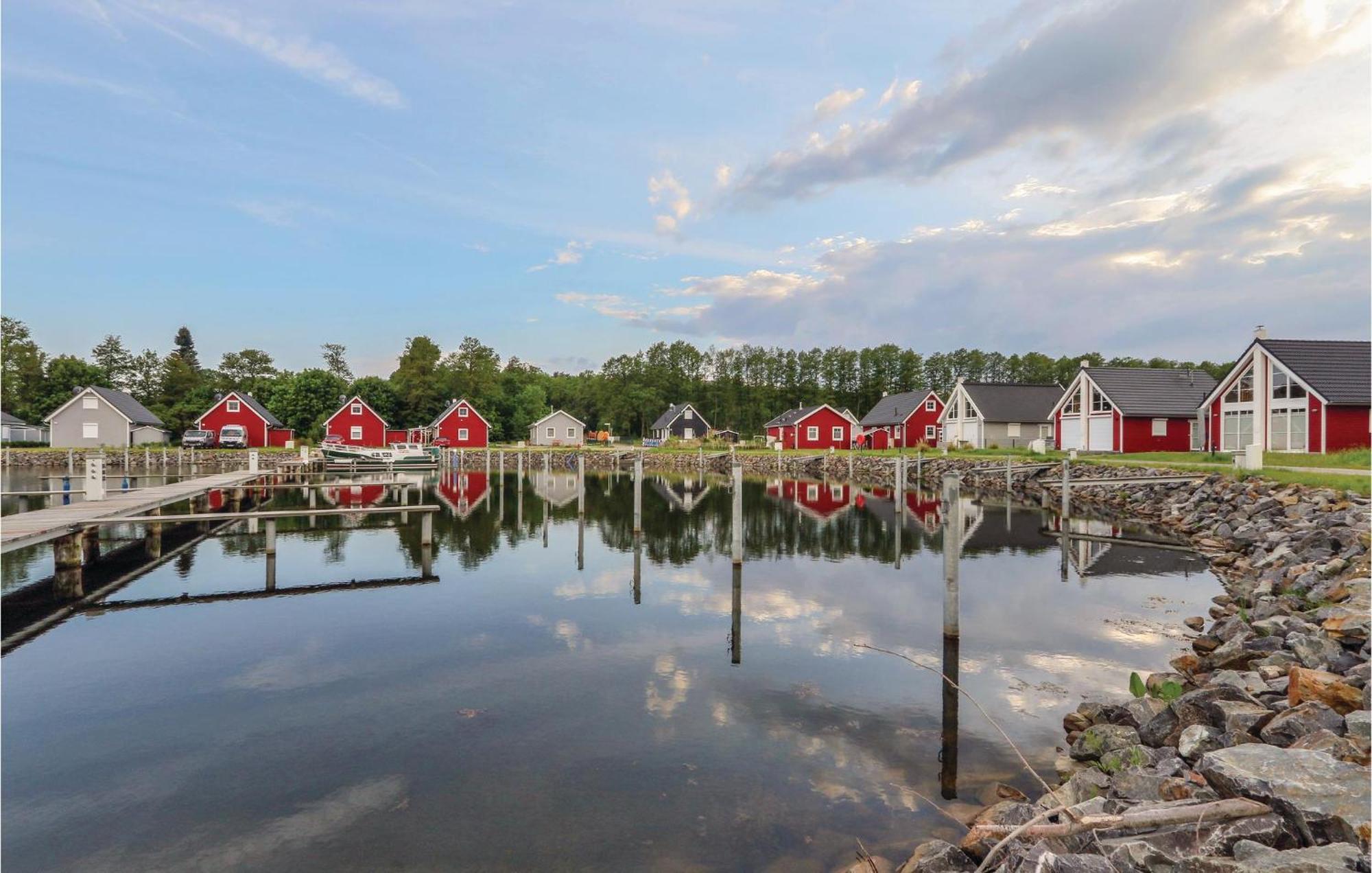 Beach Front Home In Zerpenschleuse With Wifi Bagian luar foto